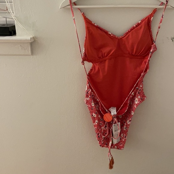 Swimming suit - Picture 2 of 3